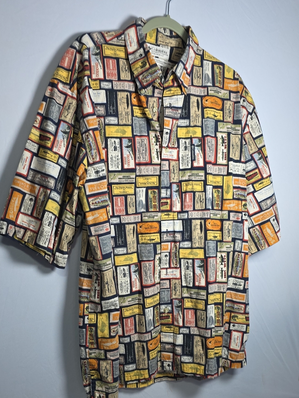 Columbia Men's Short Sleeve Button-Up Shirt in Multicolor Label Print